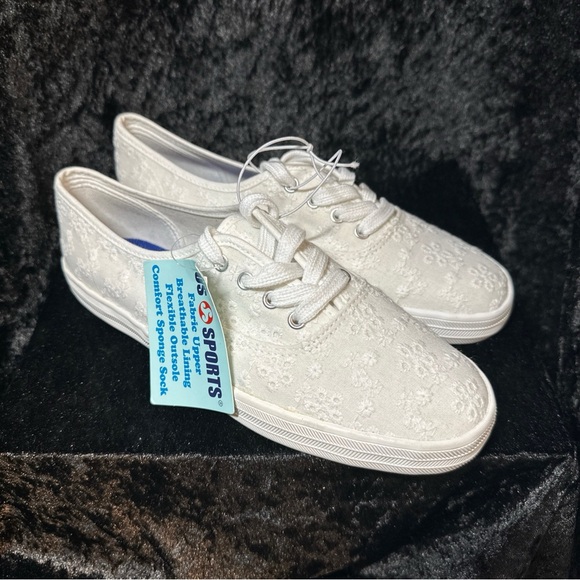 New Us Sports Women’s White Sneakers Size: 7 - Picture 3 of 10
